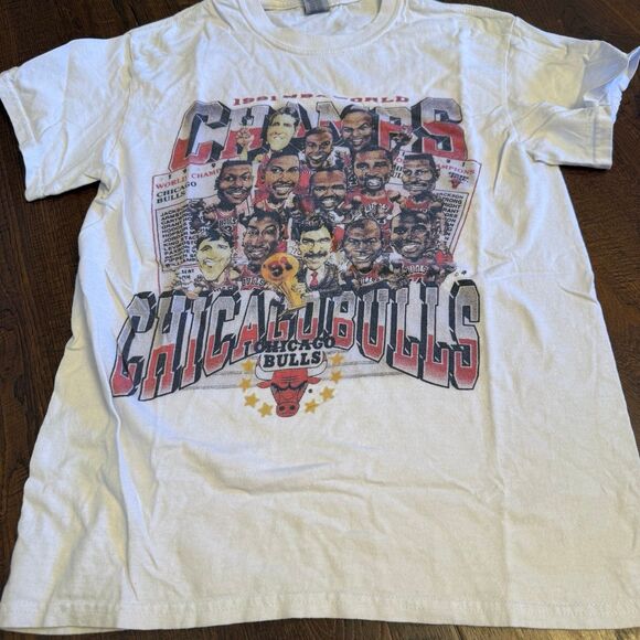 Gildan Other - Chicago Bulls Retro Graphic T-Shirt | NBA Basketball Tee